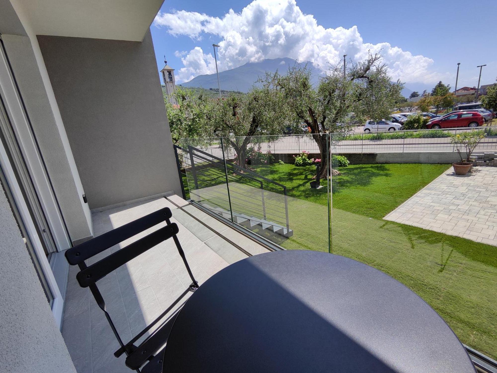Apartamento Oasi Degli Ulivi Riva del Garda Exterior foto