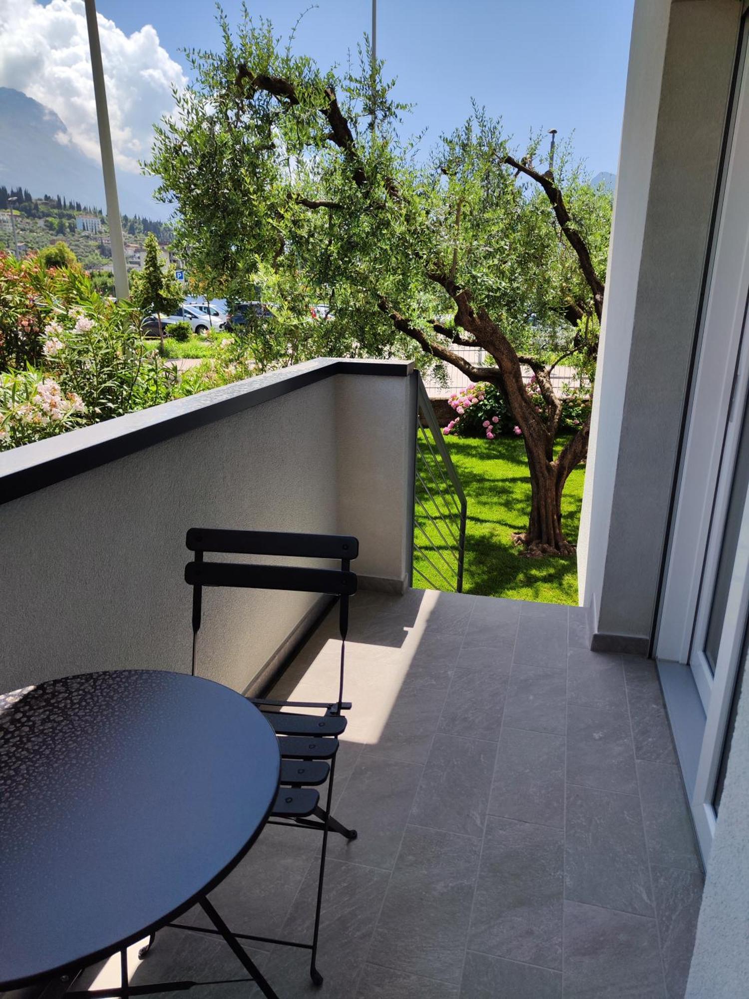Apartamento Oasi Degli Ulivi Riva del Garda Exterior foto