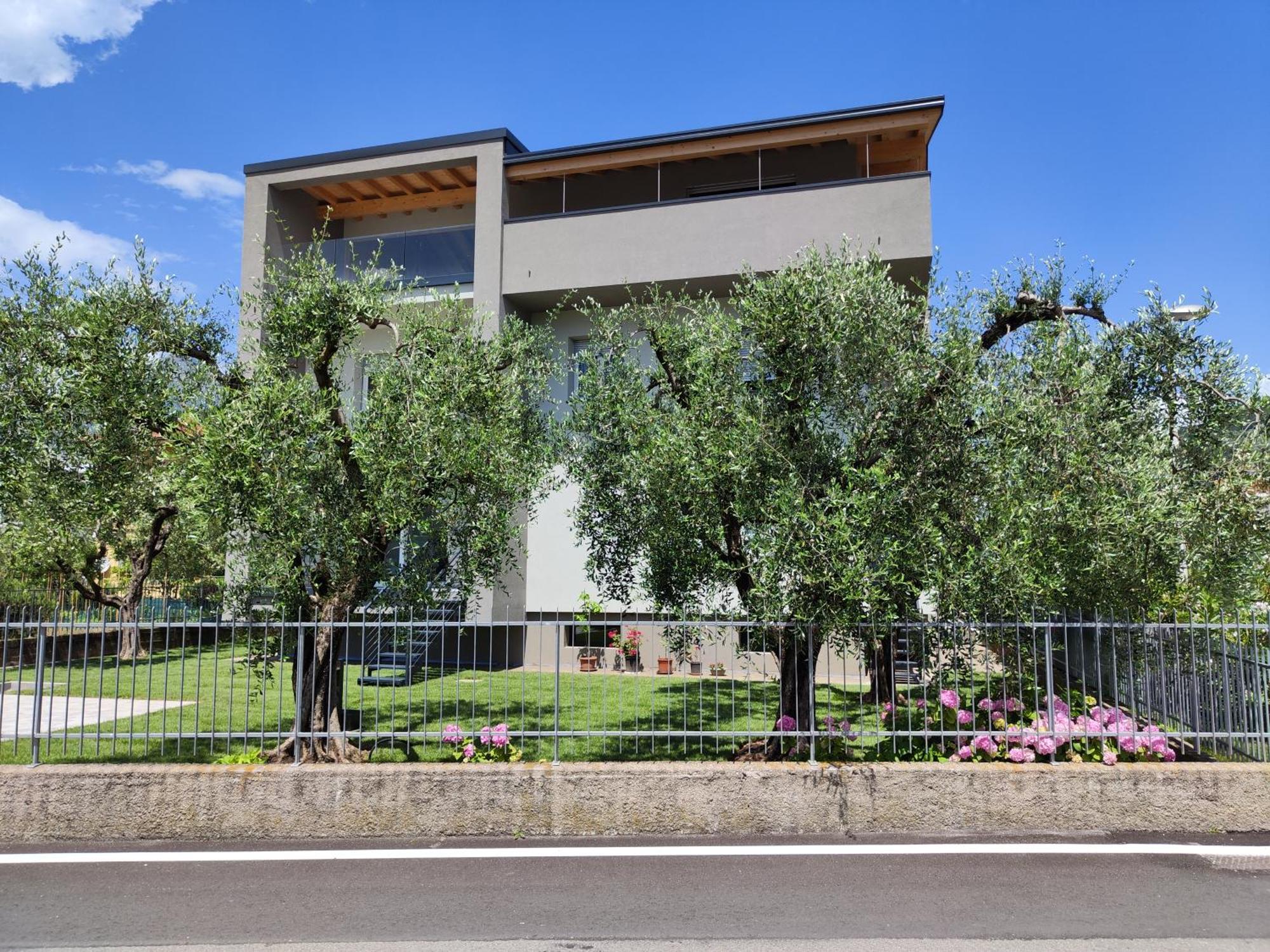 Apartamento Oasi Degli Ulivi Riva del Garda Exterior foto