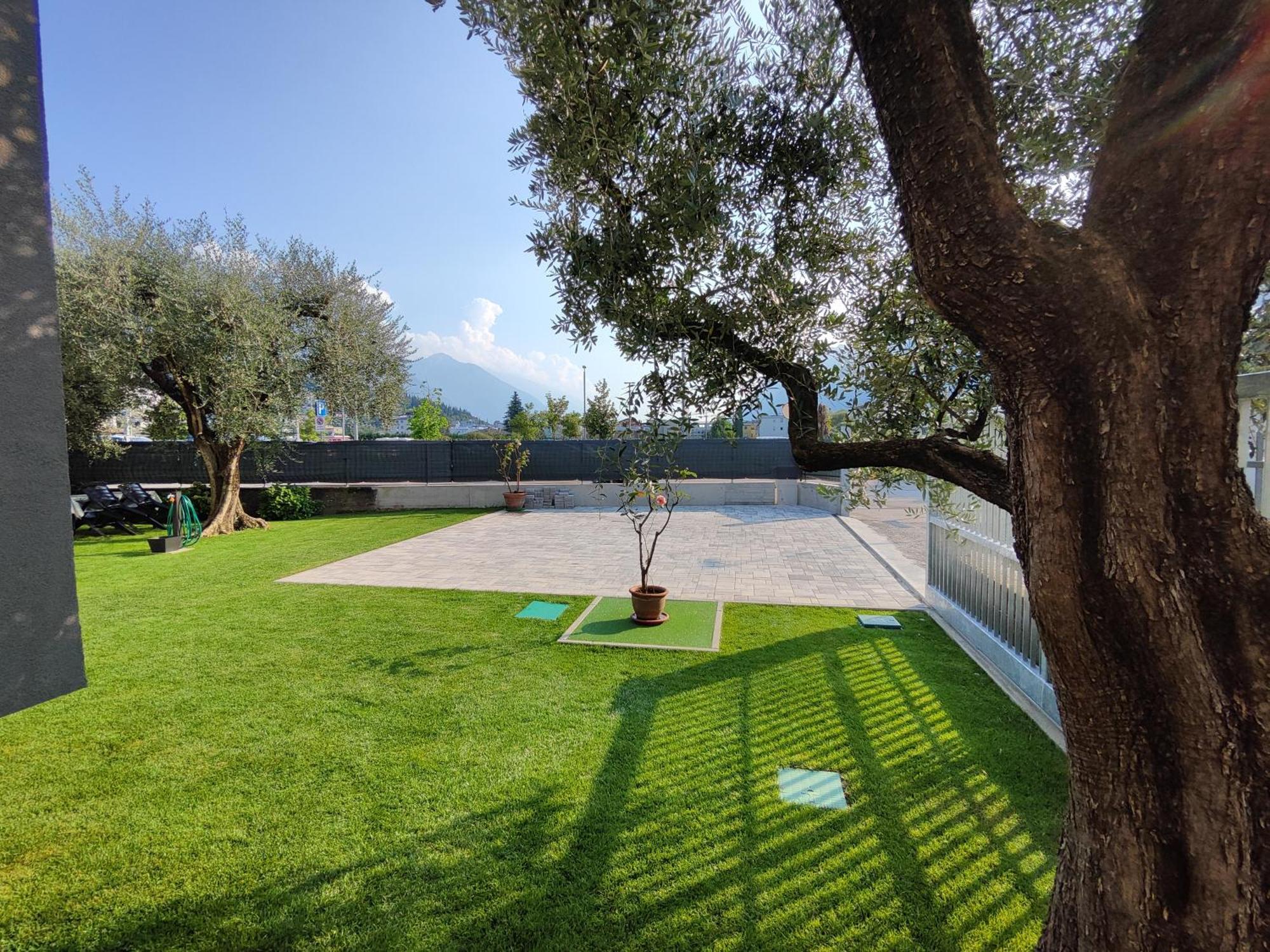Apartamento Oasi Degli Ulivi Riva del Garda Exterior foto